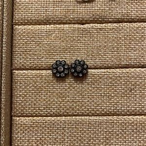 Flower studs
